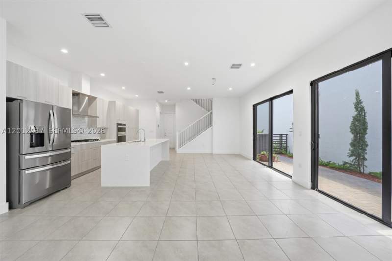 4 bedroom SingleFamilyResidence at 4356 NW 80th Ave, Canarias East, Doral — photo 4