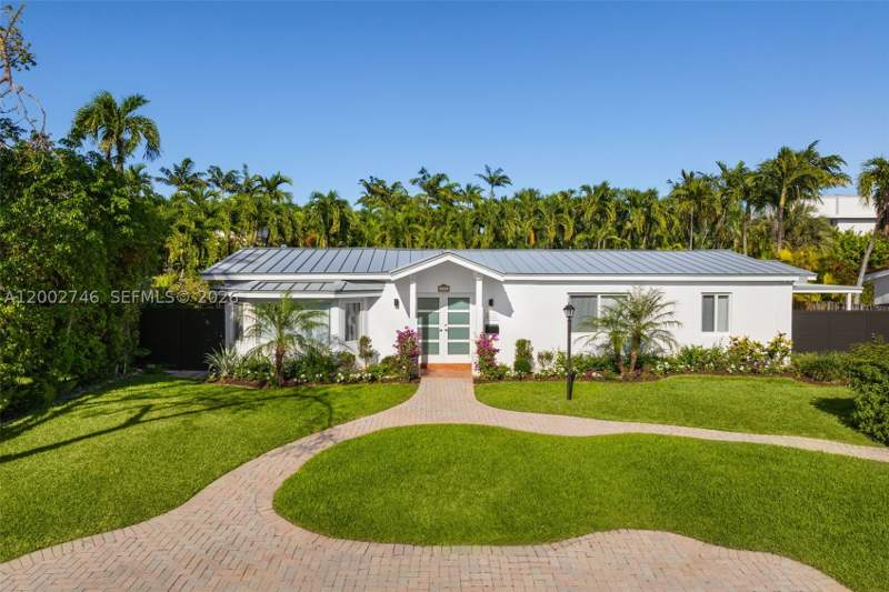 4 bedroom SingleFamilyResidence at 255 Ridgewood Rd, Tropical Isle Homes Sub 4, Key Biscayne — photo 2