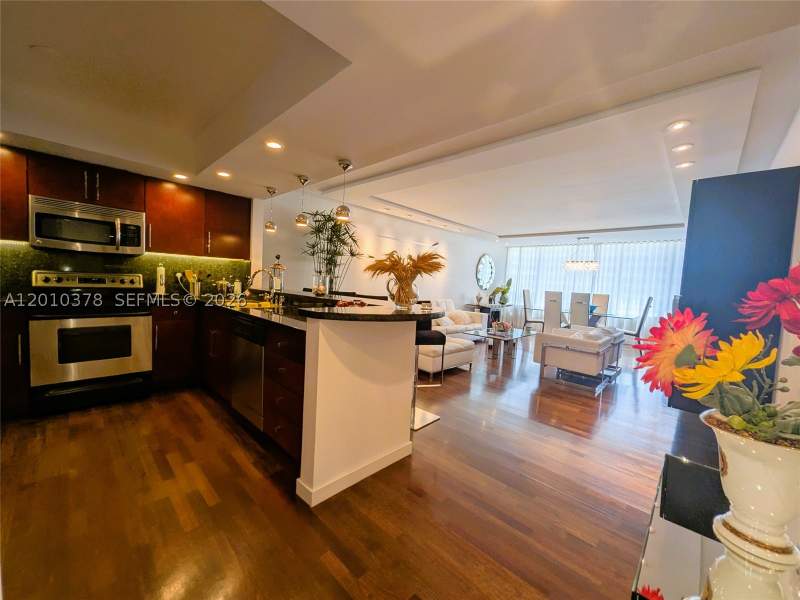 2 bedroom Condominium at 5600 Collins Ave 9E, 5600 Condo, Miami Beach — photo 4