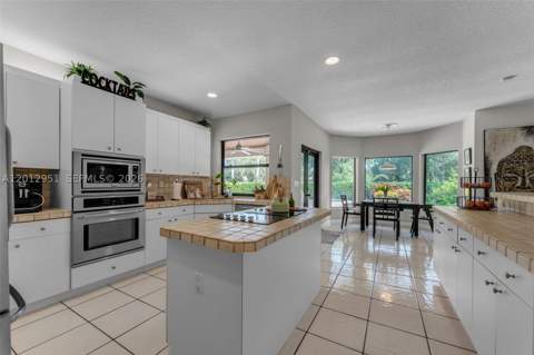 12019 SW 77th Ter, Miami FL - photo 11 of 42