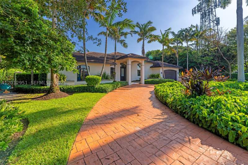 4 bedroom SingleFamilyResidence at 12019 SW 77th Ter, Sharon Estates, Miami — photo 3
