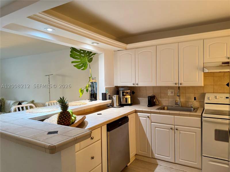 1 bedroom Condominium at 7928 West Dr 307, The Islander Club Condo, North Bay Village — photo 5