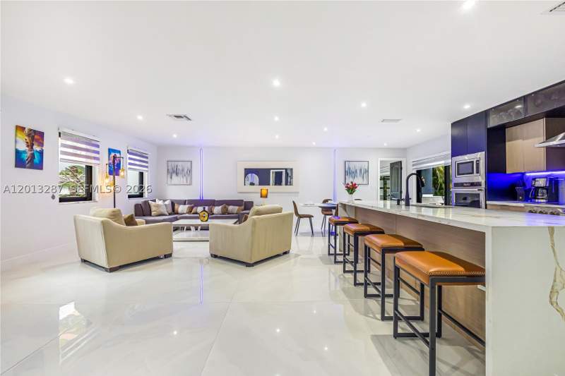4 bedroom SingleFamilyResidence at 15331 Turnbull Dr, Miami Lakes Eagle Nest SE, Miami Lakes — photo 4