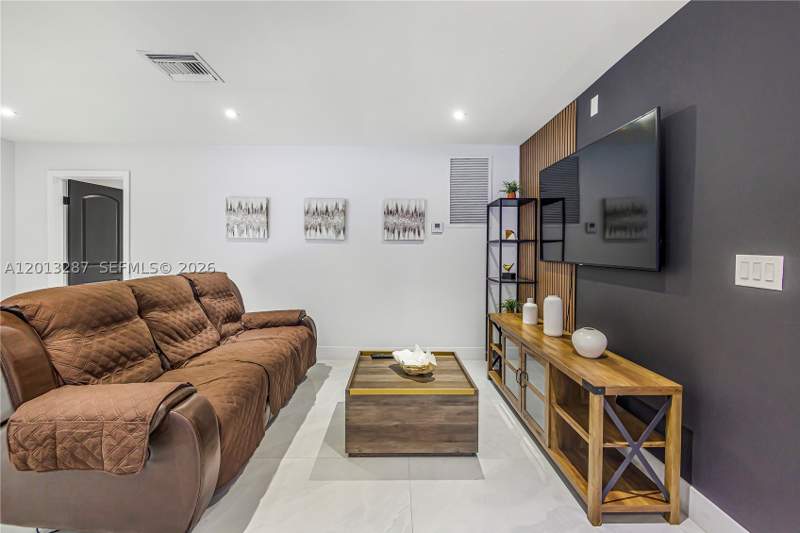 4 bedroom SingleFamilyResidence at 15331 Turnbull Dr, Miami Lakes Eagle Nest SE, Miami Lakes — photo 5