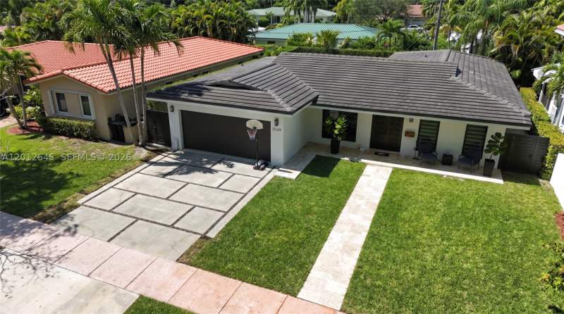 4 bedroom SingleFamilyResidence at 1549 Zuleta Ave, Coral Gables Riv Sec 6, Coral Gables — photo 2