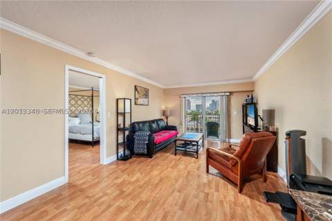 1000 Michigan Ave 704, Miami Beach FL - photo 11 of 21