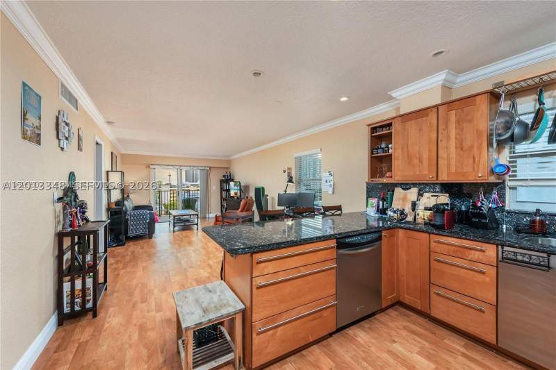 1 bedroom Condominium at 1000 Michigan Ave 704, Parkview House Condo, Miami Beach — photo 3