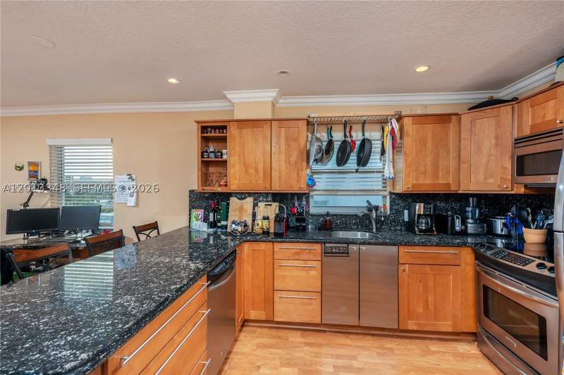 1 bedroom Condominium at 1000 Michigan Ave 704, Parkview House Condo, Miami Beach — photo 4
