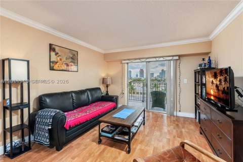 1000 Michigan Ave 704, Miami Beach FL - photo 9 of 21