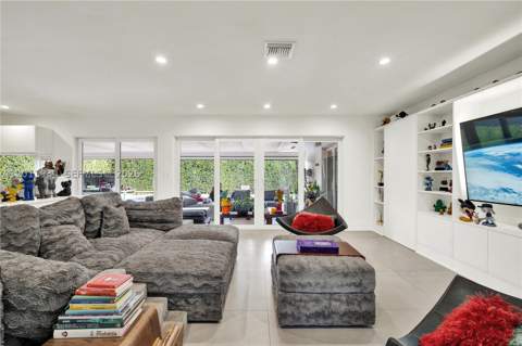 21015 NE 19th Ct, Miami FL - photo 13 of 40