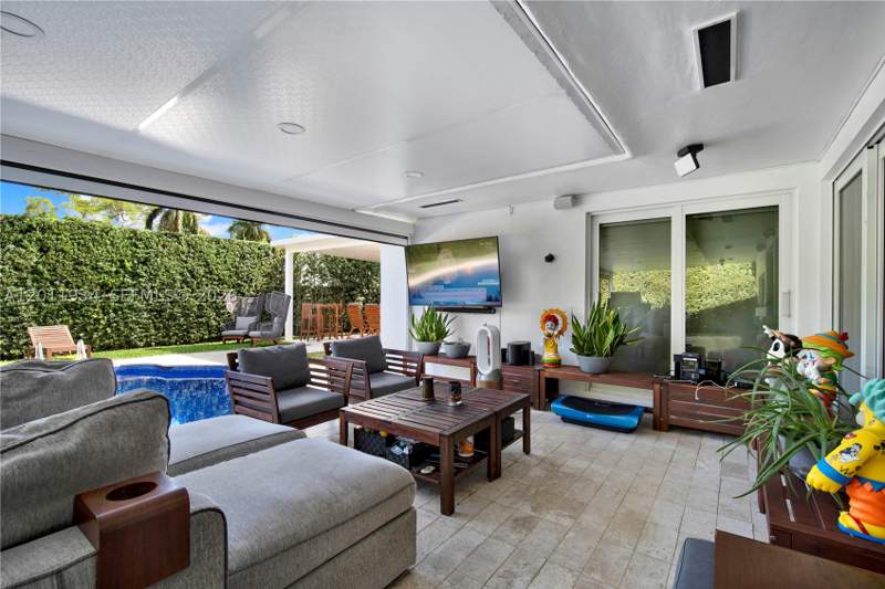 3 bedroom SingleFamilyResidence at 21015 NE 19th Ct, Highland Gardens, Miami — photo 3