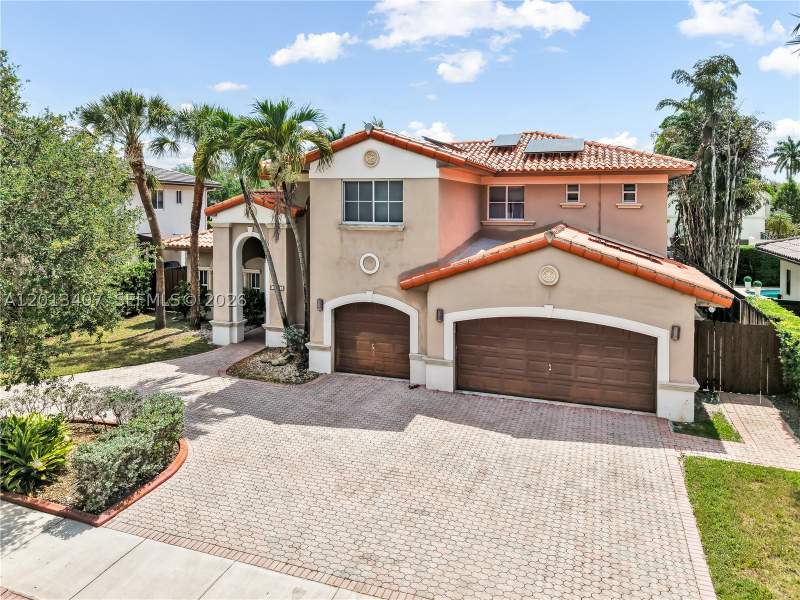 5 bedroom SingleFamilyResidence at 16101 NW 79th Ct, Silvercrest Lake Estates, Miami Lakes — photo 2