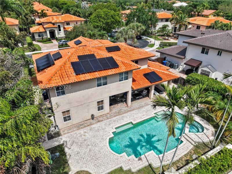5 bedroom SingleFamilyResidence at 16101 NW 79th Ct, Silvercrest Lake Estates, Miami Lakes — photo 4