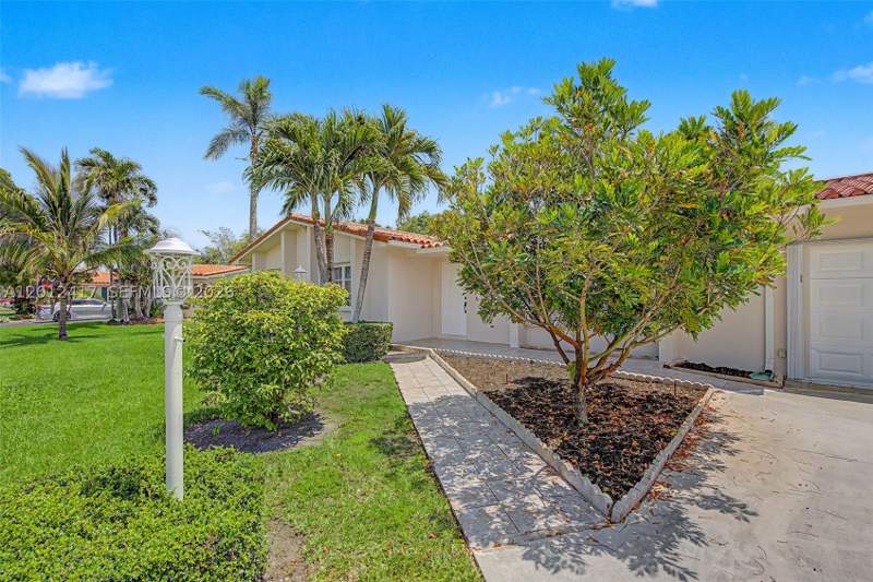 4 bedroom SingleFamilyResidence at 11380 SW 131st St, Pine Shore Sec 3, Miami — photo 2