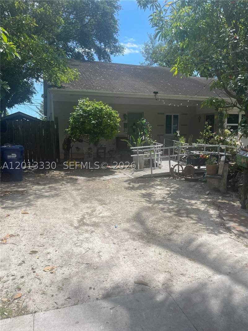6 bedroom SingleFamilyResidence at 5930 SW 44th Ter, Riviera Estates 1st Addn, Miami — photo 2