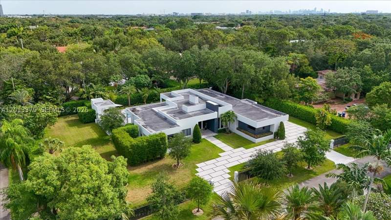 6 bedroom SingleFamilyResidence at 6785 SW 99th Ter, Jayco Sub, Pinecrest — photo 5