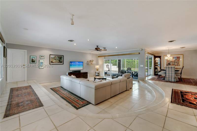 4 bedroom SingleFamilyResidence at 13401 SW 74th Ave, Garden Mnr, Pinecrest — photo 4