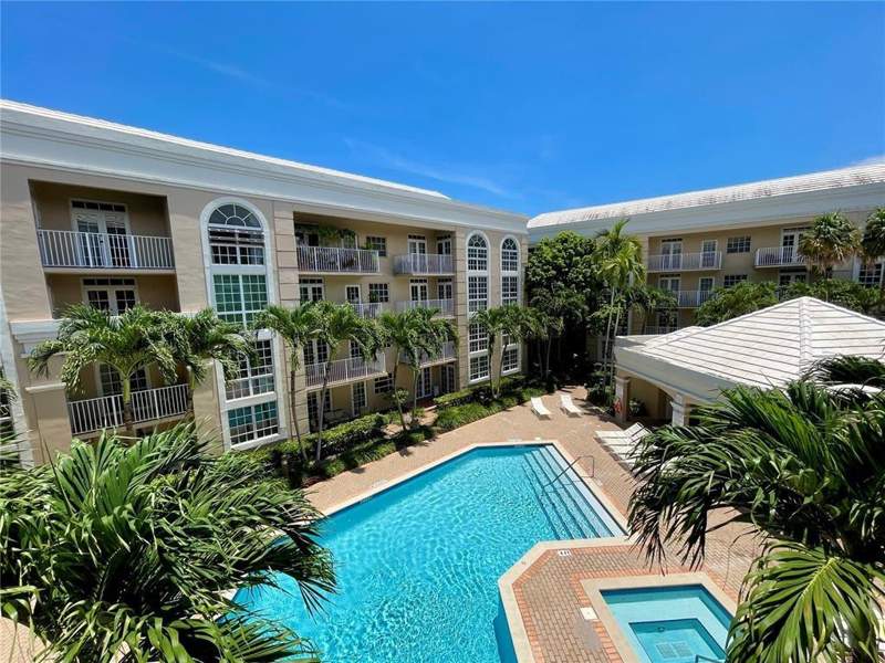 1 bedroom Condominium at 1280 S Alhambra Circle 1105, University Inn Condo, Coral Gables — photo 2