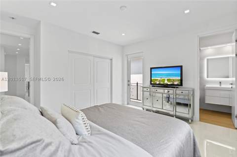 3188 NE 211th Ter, Aventura FL - photo 24 of 76
