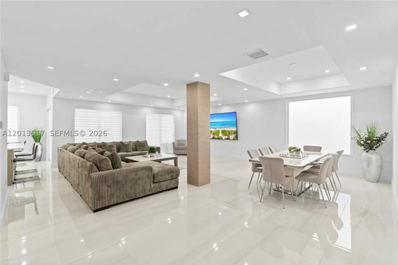 5 bedroom SingleFamilyResidence at 3188 NE 211th Ter, Aventura Lakes - Phase II, Aventura — photo 4