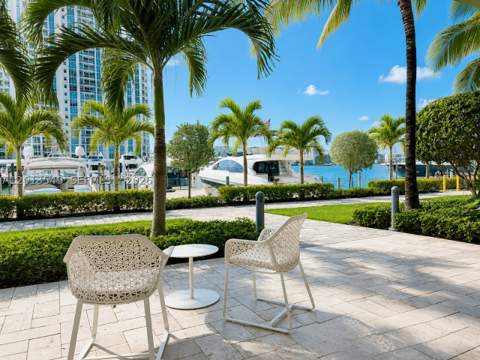 17111 Biscayne Blvd 1610, North Miami Beach FL - photo 11 of 12