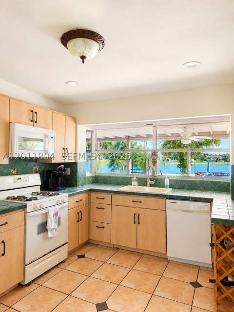 14020 SW 83rd St, Miami FL - photo 8 of 17