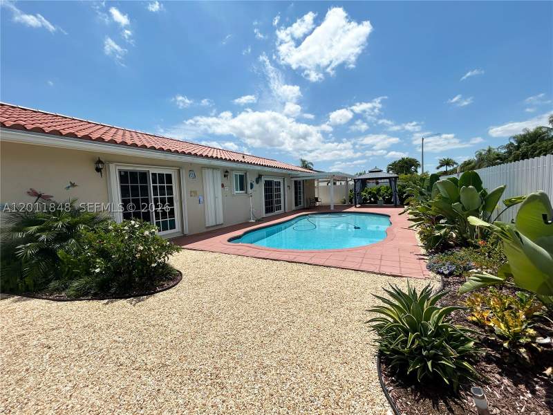 3 bedroom SingleFamilyResidence at 13931 SW 156th Ter, Mediterrania, Miami — photo 3