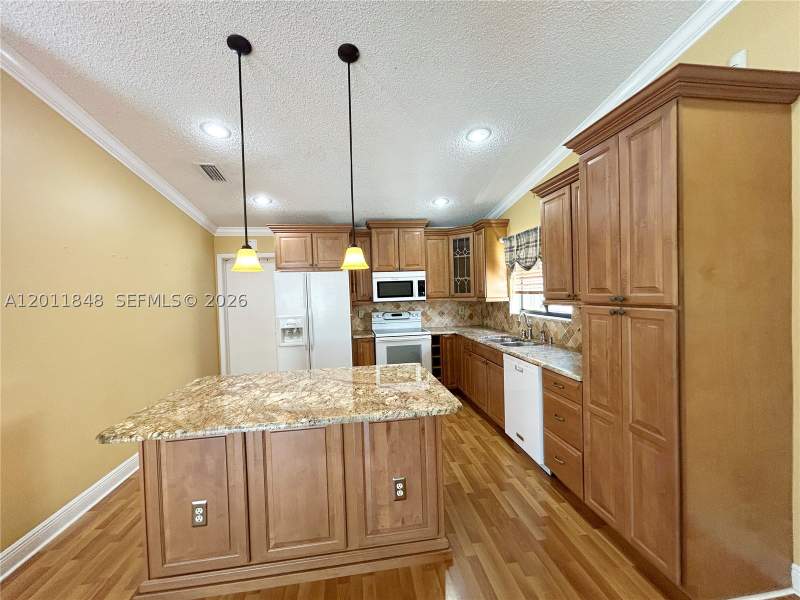 3 bedroom SingleFamilyResidence at 13931 SW 156th Ter, Mediterrania, Miami — photo 4