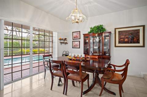 15705 SW 77th Ave, Palmetto Bay FL - photo 7 of 34
