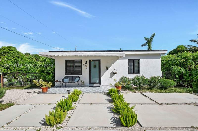 3 bedroom SingleFamilyResidence at 595 NW 101st St, Security Homesites, Miami — photo 2