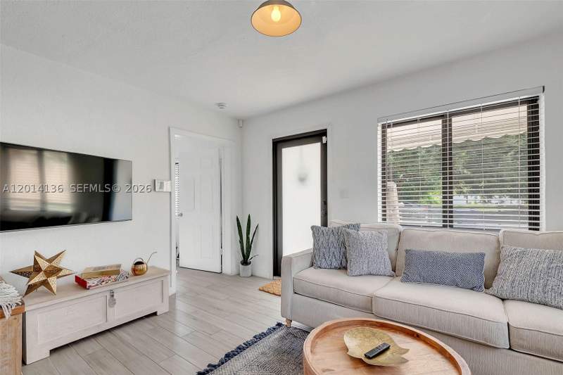 3 bedroom SingleFamilyResidence at 595 NW 101st St, Security Homesites, Miami — photo 5