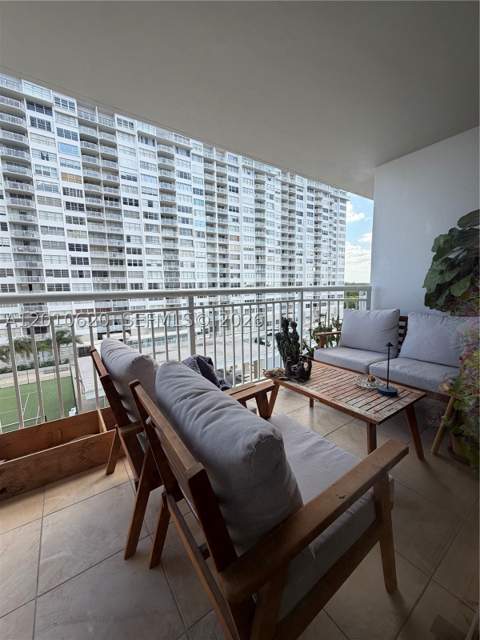 18061 Biscayne Blvd 601, Aventura FL - photo 10 of 28