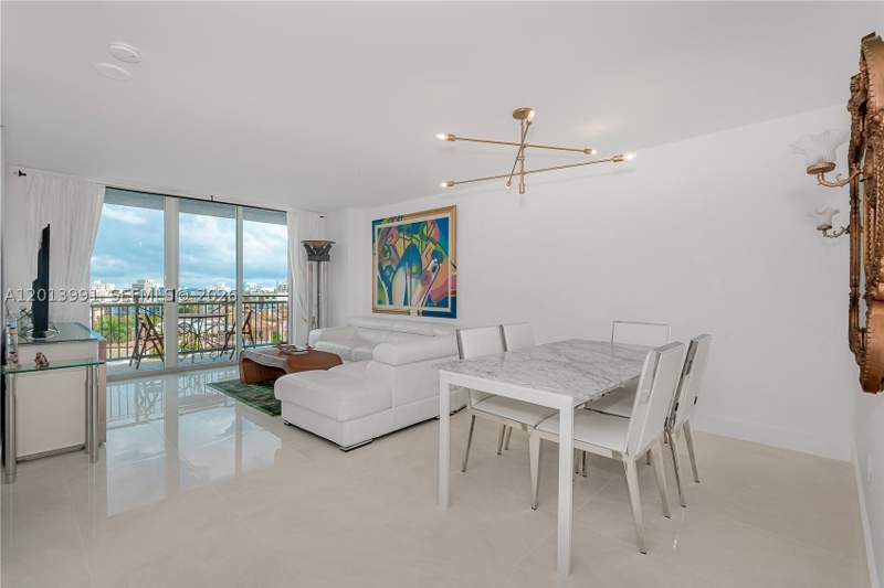 1 bedroom Condominium at 90 Alton Rd 1007, Yacht Club At Portofino, Miami Beach — photo 2