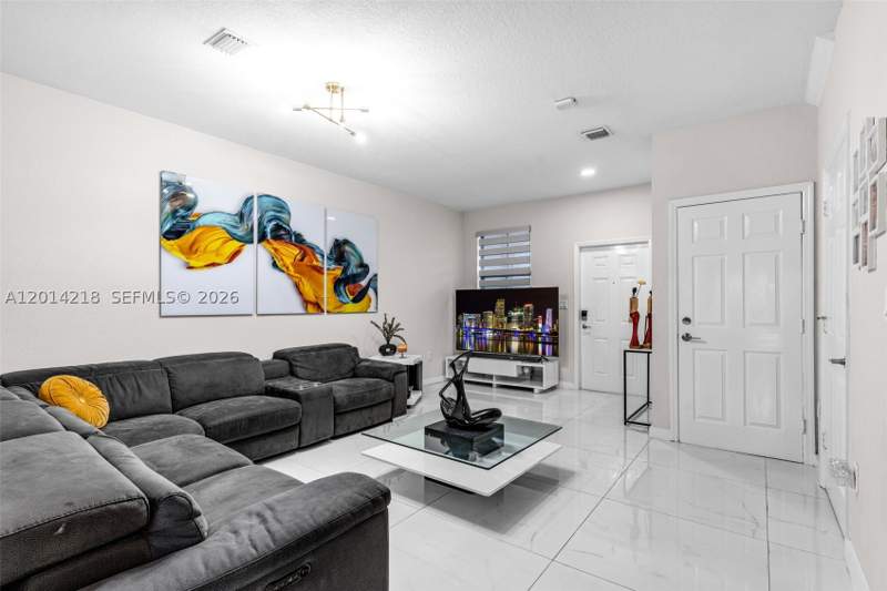 3 bedroom Townhouse at 23082 SW 127th Pl 0, D & B Subdivision, Miami — photo 3