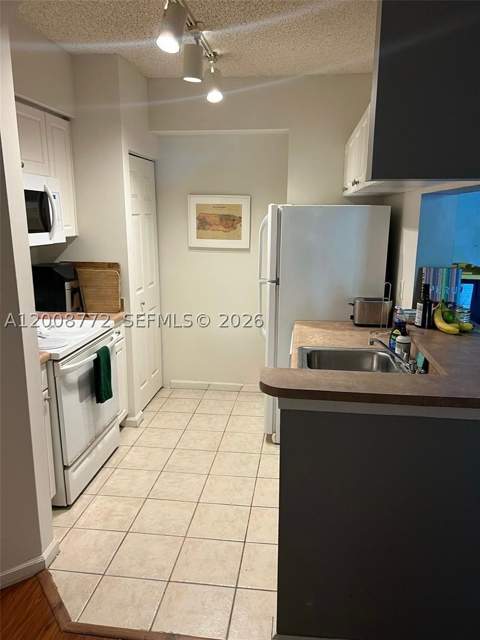 17145 N Bay Rd 4102, Sunny Isles Beach FL - photo 10 of 28