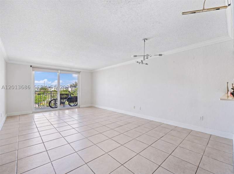 1 bedroom Condominium at 6950 Miami Gardens Dr 2-506, Coral Gate East Condo, Hialeah — photo 4
