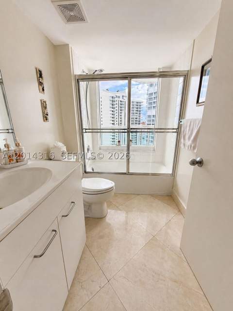 21055 Yacht Club Dr 2403, Aventura FL - photo 15 of 27