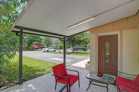 1379 NE 177th St, North Miami Beach FL - photo 6 of 19