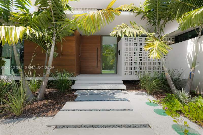 5 bedroom SingleFamilyResidence at 861 NE 91st Ter, Golden Gate Park Addn, Miami Shores — photo 3
