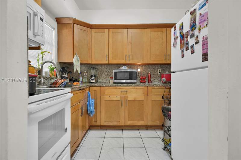 4 bedroom SingleFamilyResidence at 201 NW 25th Ave, Glenroyal Sub, Miami — photo 4