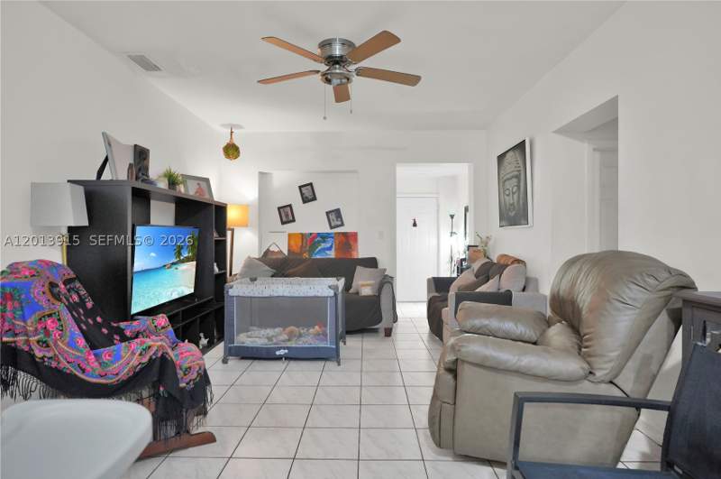 4 bedroom SingleFamilyResidence at 201 NW 25th Ave, Glenroyal Sub, Miami — photo 5