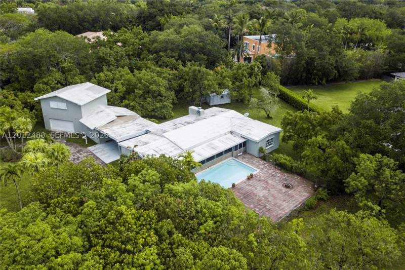 3 bedroom SingleFamilyResidence at 10851 SW 68th Ave, Helms Country Estates Re-, Pinecrest — photo 2