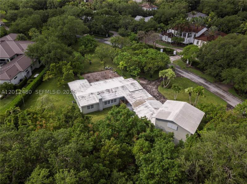 3 bedroom SingleFamilyResidence at 10851 SW 68th Ave, Helms Country Estates Re-, Pinecrest — photo 5