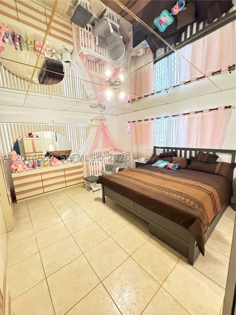 5 bedroom SingleFamilyResidence at 1314 W 77th St, Altavista Park Sec 1, Hialeah — photo 4