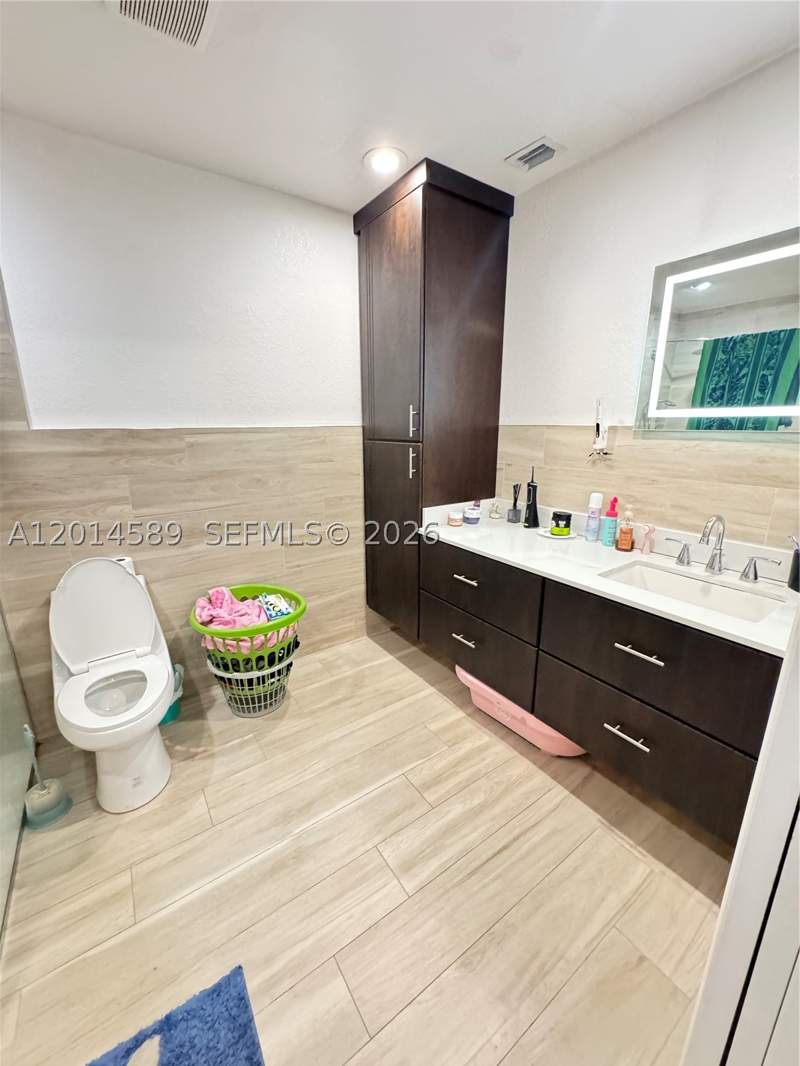 5 bedroom SingleFamilyResidence at 1314 W 77th St, Altavista Park Sec 1, Hialeah — photo 5