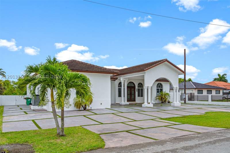 4 bedroom SingleFamilyResidence at 3201 SW 129th Ave, J G Heads Farms Unit A, Miami — photo 2
