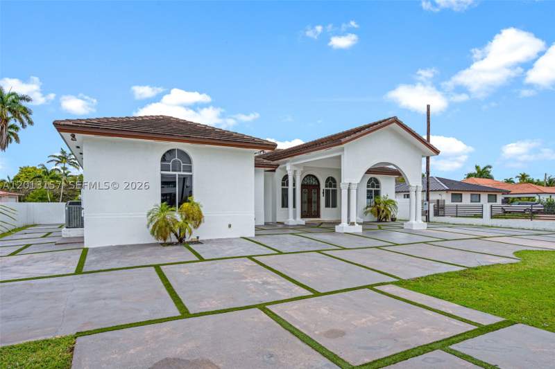 4 bedroom SingleFamilyResidence at 3201 SW 129th Ave, J G Heads Farms Unit A, Miami — photo 4