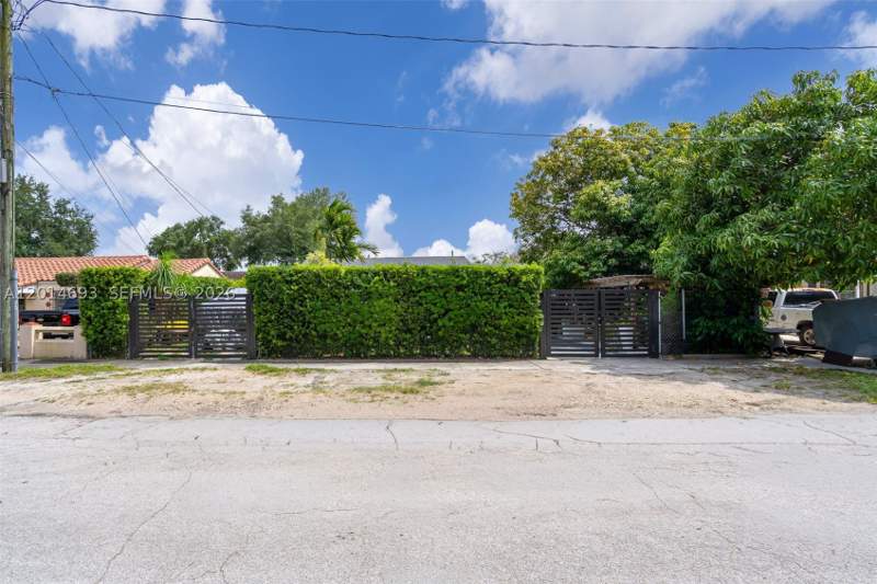 3 bedroom SingleFamilyResidence at 2222 NW 105th St, Sherwood Heights, Miami — photo 2