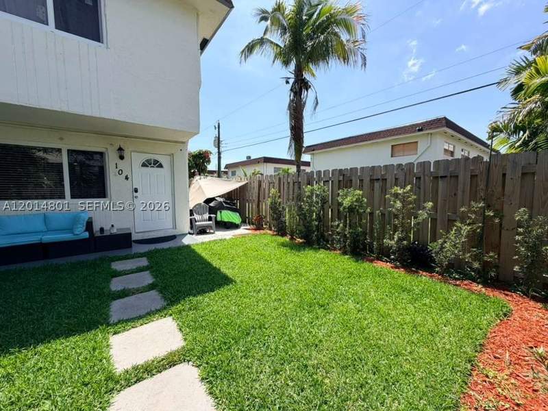2 bedroom Townhouse at 1500 NE 151st St 104, The Lofts Town Villas Con, Miami — photo 3
