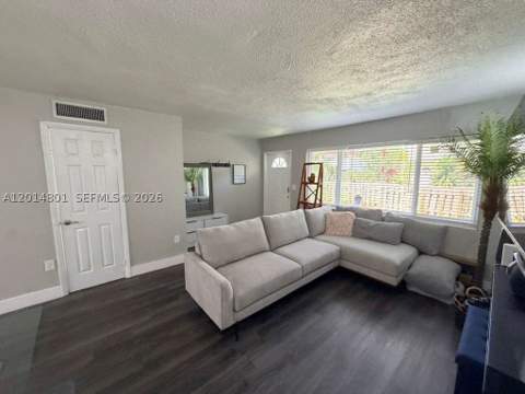 1500 NE 151st St 104, Miami FL - photo 7 of 29